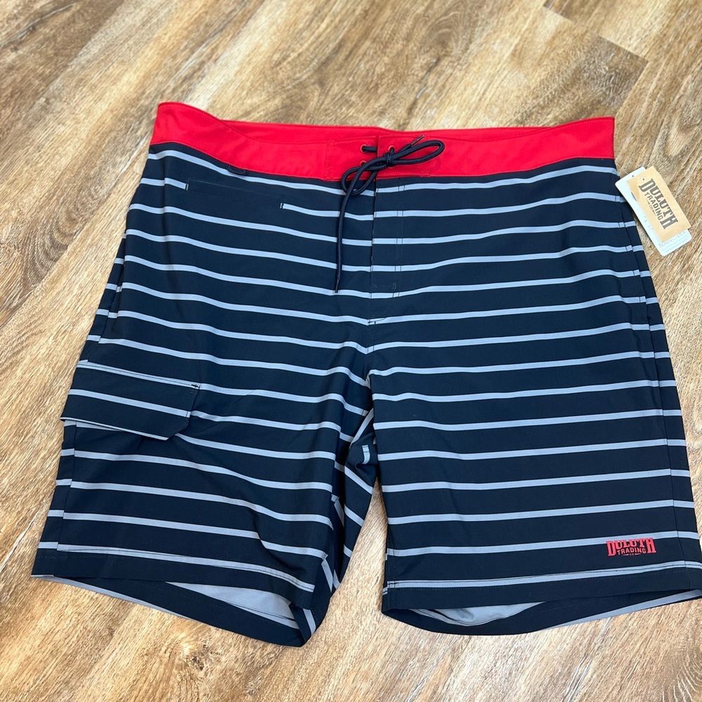 New Duluth Trading Co Men's DuluthFlex Bull Moose 9" Printed Board Short, Sz 42